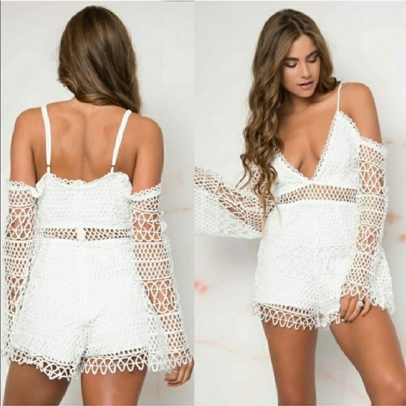 << White Crochet Lace Deep V BellSleeve Romper >> - Picture 8 of 8